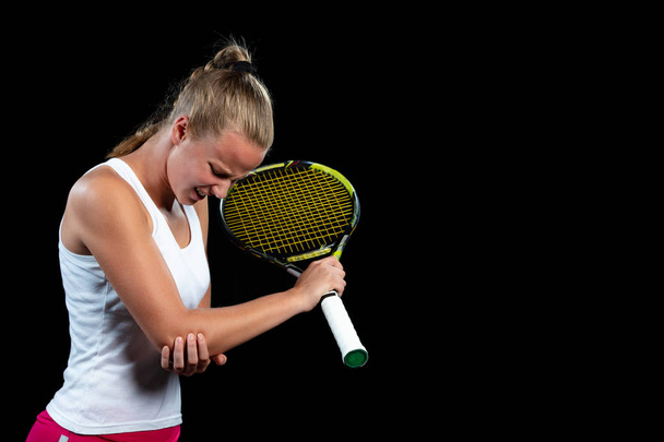 tennis woman player with injury holding the racket on a tennis court - Foto, imagen