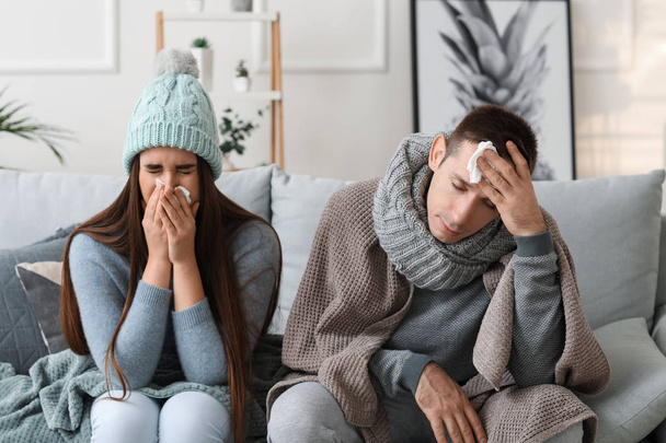 Couple ill with flu at home - Foto, immagini