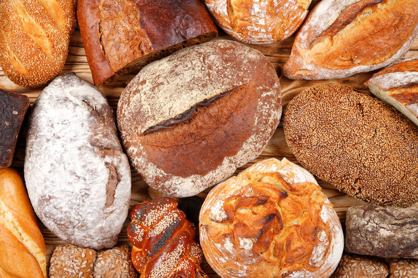 pão fresco no fundo de madeira - Foto, Imagem