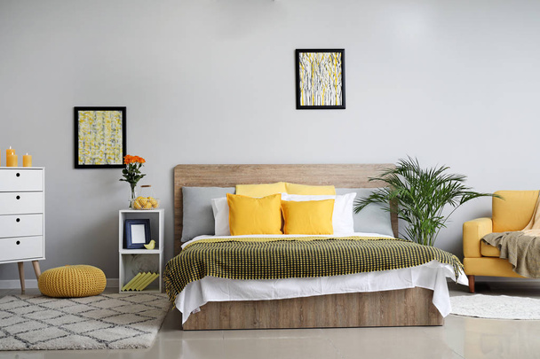 Interno della moderna confortevole camera da letto - Foto, immagini