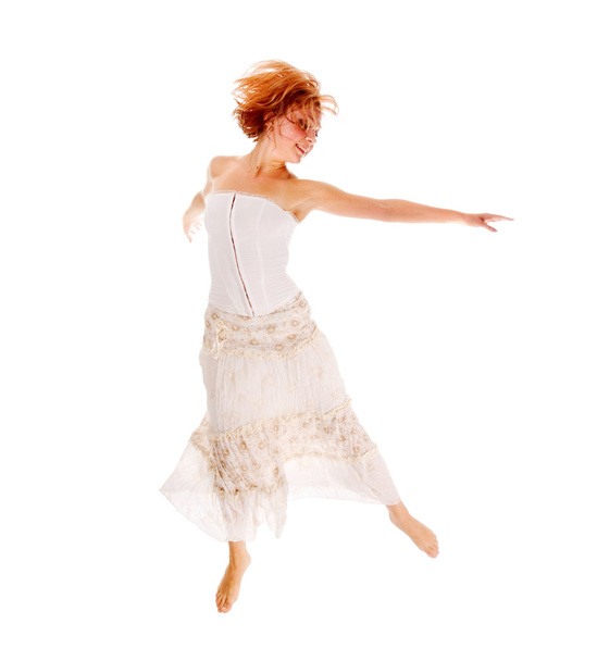 rothaarige Tänzerin auf weißem Hintergrund - Foto, Bild