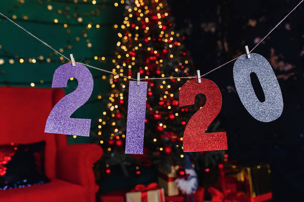 2120 numéros nouvelle fête de l'année, arbre de Noël à la maison
 - Photo, image