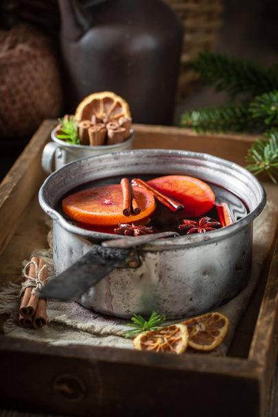 Hot and sweet mulled red wine with cinnamon and oranges - Фото, зображення