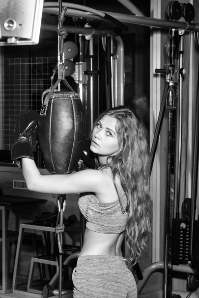 Pretty girl boxer punching - Foto, imagen