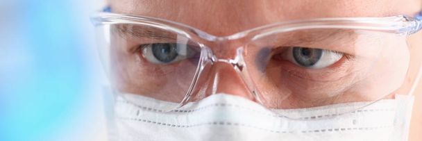 A portrait of a young surgeon chemist doctor looks - Фото, зображення