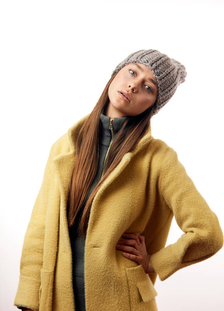 Fashionable hipster brunette woman model in stylish beige overcoat and gray hat - Foto, immagini