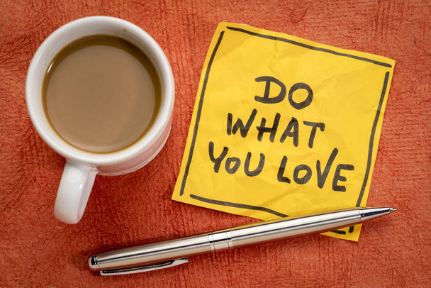 do what you  motivational  advice or reminder - handwriting on a sticky note with a cup of coffee - Zdjęcie, obraz