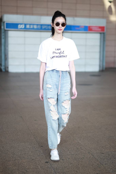 Chinese model Xi Mengyao, better known as Ming Xi, is pictured at the Shanghai Hongqiao International Airport in Shanghai, China, 17 May 2018. - Фото, изображение