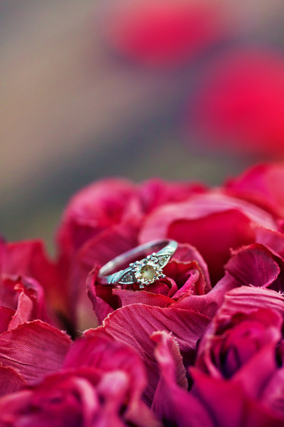 Обручальное кольцо
 - Фото, изображение