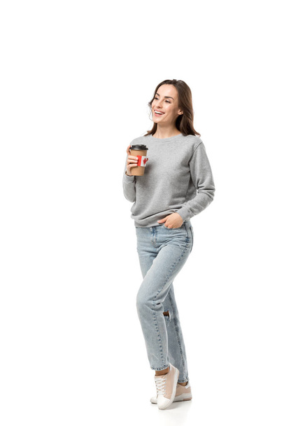 uśmiechnięta kobieta trzymając kubek kawy z kanadyjską flagę naklejki na białym tle - Zdjęcie, obraz