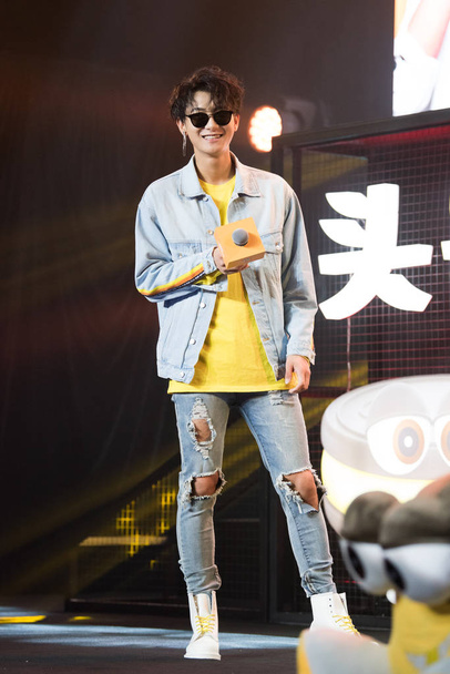 Chinese singer Huang Zitao, better known as Z.Tao, attends a promotional event for Kraft Foods in Shanghai, China, 16 May 2018. - Fotografie, Obrázek