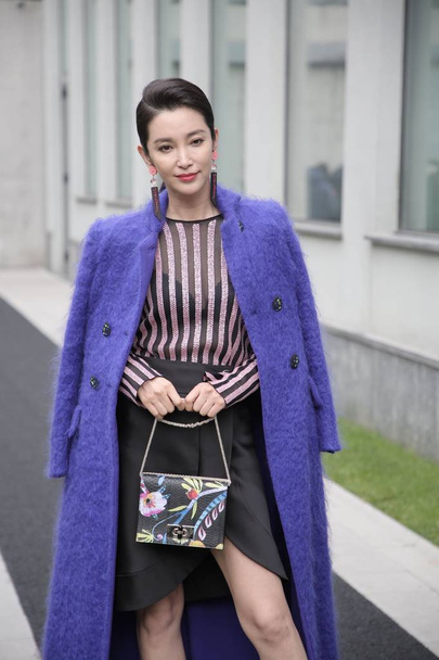 Chinese actress Li Bingbing arrives for the Giorgio Armani show during the Milan Fashion Week Fall/Winter 2018 in Milan, Italy, 24 February 2018. - 写真・画像