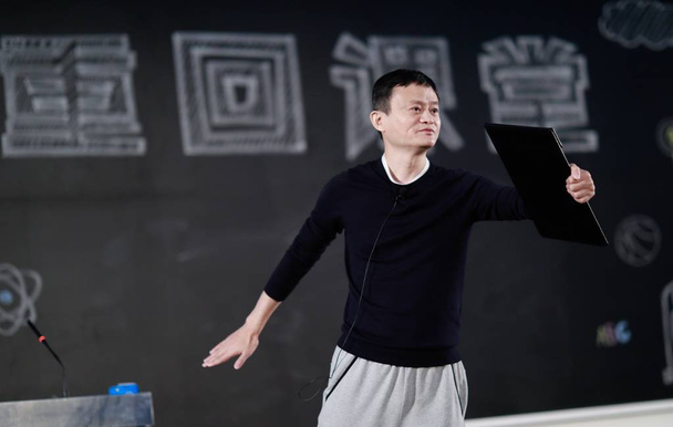 Jack Ma Yun, Chairman of Alibaba Group, gives a lesson to rural teachers during the Ma Yun rural teachers awards ceremony 2017 launched by Jack Ma Foundation in Sanya city, south China's Hainan province, 21 January 2018. - Φωτογραφία, εικόνα