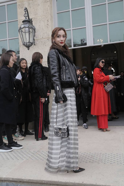 Hong Konglu aktris Angelababy Dior göstermelik Paris moda hafta sonbahar/kış 2018 sırasında Paris, Fransa'da 27 Şubat 2018 geldi.. - Fotoğraf, Görsel