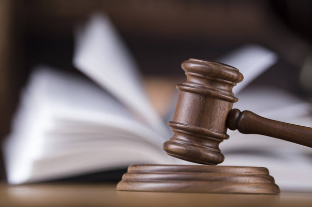 Θέμα νόμου, σφυρί του δικαστή, ξύλινο σφυρί - Φωτογραφία, εικόνα