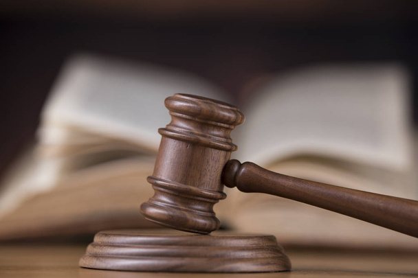 Закон дерев'яний адвокат, концепція справедливості, концепція правової системи
 - Фото, зображення