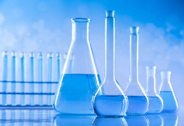 Laboratory Research and Development. Scientific glassware for chemical experiment - Foto, imagen