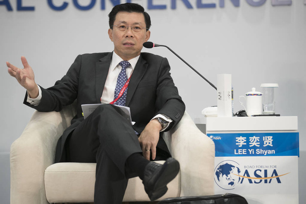 Lee Yi Shyan, Chairman, Business China, Ex-Minister of Ministry of Trade and Industry and Ministry of National Development, speaks at the "Getting the Distance Right: Close, but Clean" session during the Boao Forum for Asia Annual Conference 2018 at  - Fotó, kép