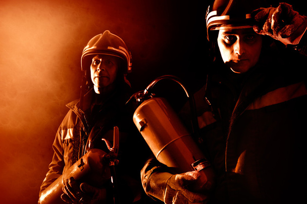 brandweerlieden - Foto, afbeelding