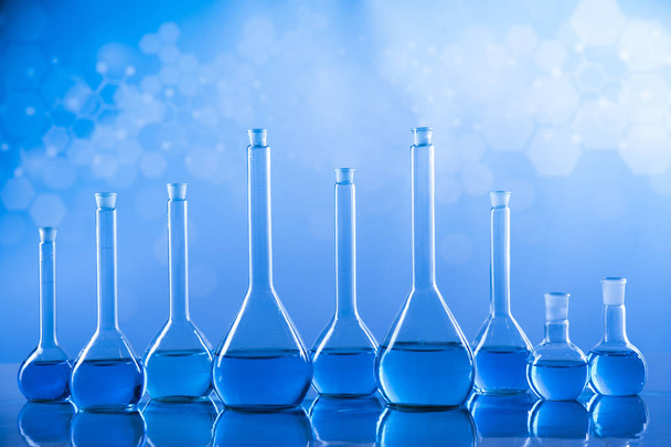 研究室研究開発。化学実験用科学用ガラス製品 - 写真・画像