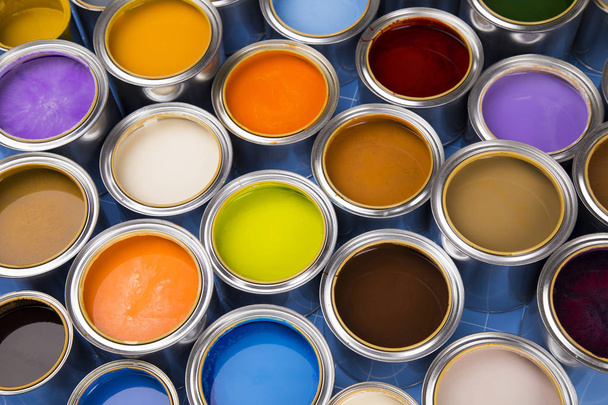 Paleta de colores de latas de pintura
 - Foto, imagen