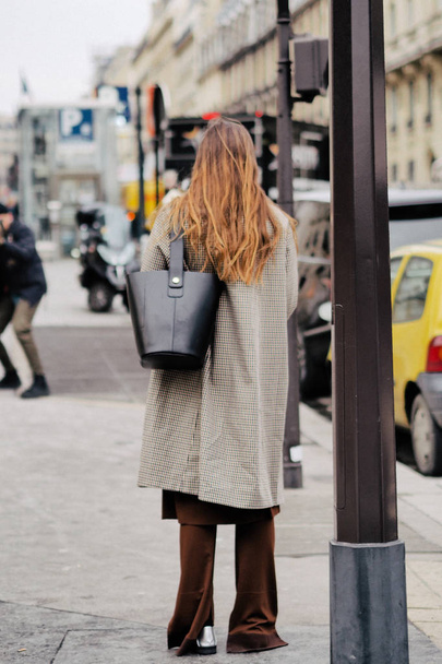 A trendy pedestrian walks on the street during the Paris Fashion Week Fall/Winter 2018 in Paris, France. - Foto, imagen