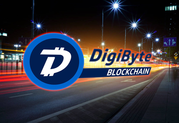 Conceito de moeda DigiByte movendo-se rapidamente na estrada, uma plataforma blockchain criptomoeda, dinheiro Digital
 - Foto, Imagem