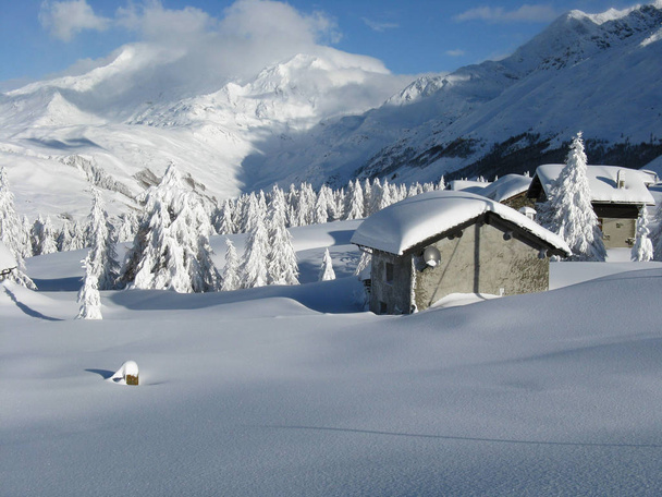 yoğun kar yağışı sonra büyülü manzara - Fotoğraf, Görsel
