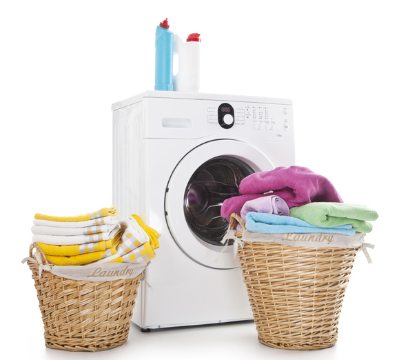 Paniers à linge et machine à laver
 - Photo, image