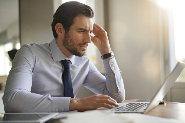 Handsome businessman concentrating on laptop in modern office  - Φωτογραφία, εικόνα