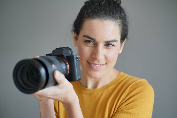  Portrait of stunning brunette photographer on grey isolated background                              - Fotografie, Obrázek