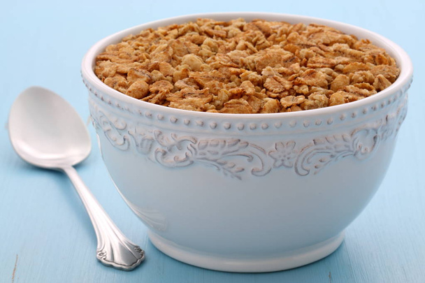Delicioso y nutritivo desayuno ligeramente tostado muesli o cereales de granola en estilo vintage
. - Foto, Imagen