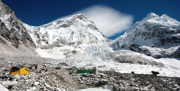 Вид на базовый лагерь Эверест
 - Фото, изображение