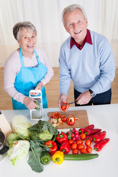 Senior Couple Cutting Vegetables - Fotografie, Obrázek