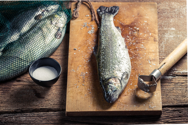 Крупный план свежепойманной рыбы на ужин
 - Фото, изображение