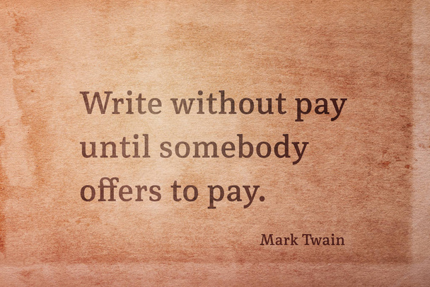 Schreiben ohne Bezahlung, bis jemand anbietet zu zahlen - berühmter amerikanischer Schriftsteller Mark Twain Zitat auf Vintage Grunge Papier gedruckt - Foto, Bild