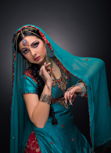 Egy gyönyörű indiai hercegnő a nemzeti ruha - Fotó, kép