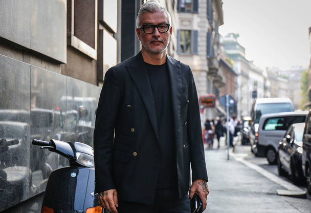 Milan, İtalya - 20 Eylül 2018: Domenico Gianfrate Milano Moda Haftası sırasında sokakta. - Fotoğraf, Görsel