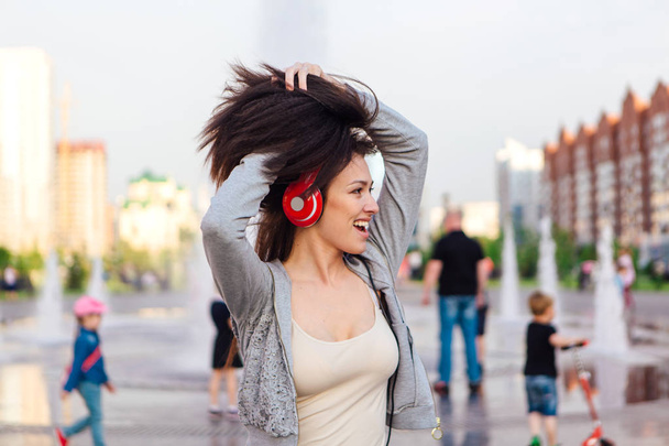 Girl listening to music streaming with headphones and making funny face. - Fotoğraf, Görsel