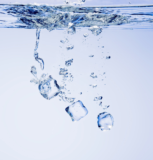 Ice Cubes in Fresh Water - Foto, Bild