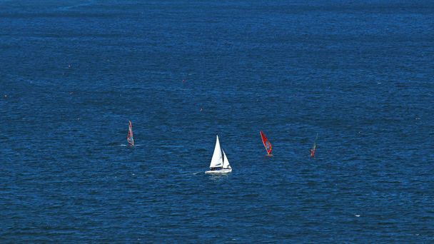 Світові океани і вітрильні човни
 - Фото, зображення