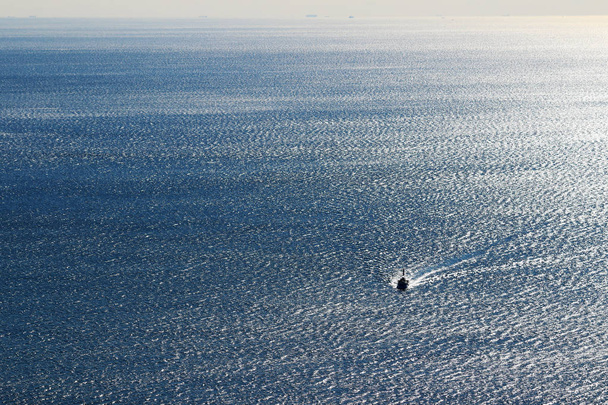 Büyük okyanuslar ve balıkçı tekneleri - Fotoğraf, Görsel