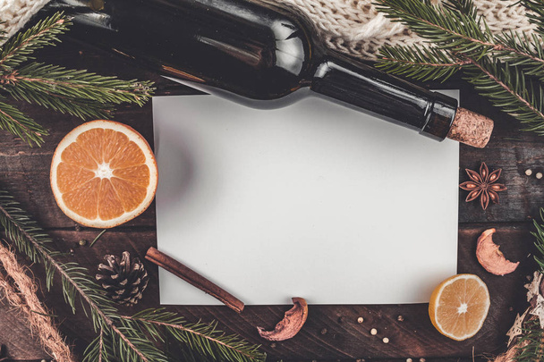 Ingredients for the preparation of hot mulled wine. Frame for text, copy space. Top view. Flat lay. Mulled wine background. Winter drinks. Christmas, cozy evening - Foto, afbeelding