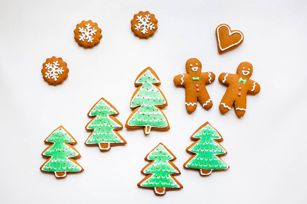 Handmade festive gingerbread cookies in the form of stars and Christmas trees and hearts for Valentine's Day - Фото, зображення