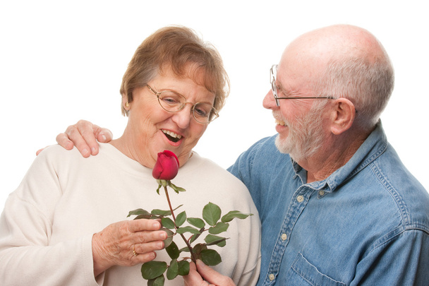 Casal Sênior feliz com Rosa Vermelha
 - Foto, Imagem