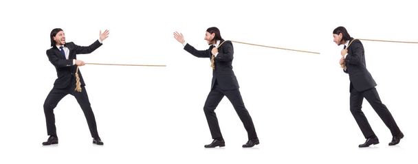 молодий бізнесмен тягне мотузку ізольовано на білому
 - Фото, зображення