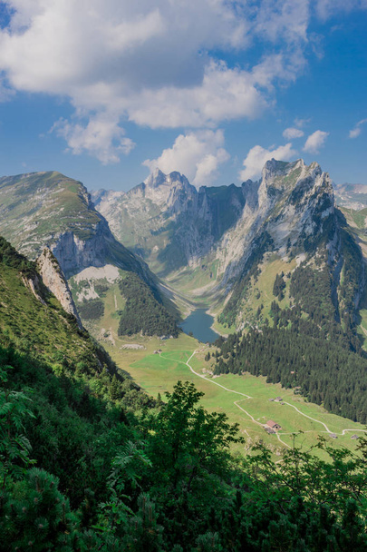 recorrido exploratorio por la hermosa región montañosa de Appenzell
 - Foto, imagen