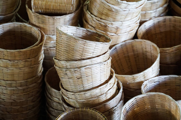 panier traditionnel en bambou tissé à la main thaï
 - Photo, image