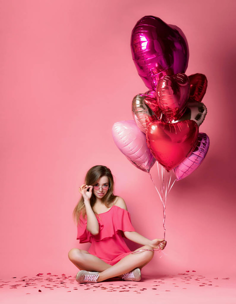 Valentine Beauty girl hold red and pink air balloons laughing on pink background celebrating Valentines Day - Φωτογραφία, εικόνα
