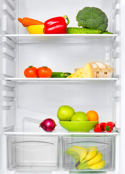 refrigerator with vegetables - Foto, afbeelding